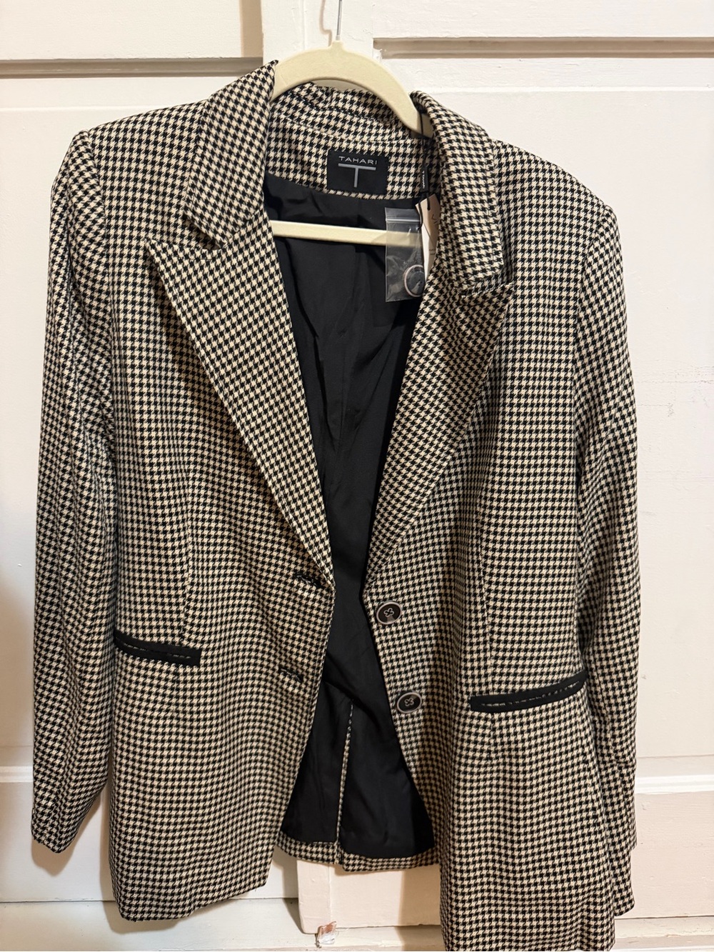 Tahari Black and Cream Houndstooth Tailored Blazer